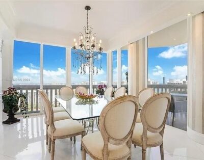 Stunning 4-Bedroom Penthouse with Rooftop & Panoramic Views