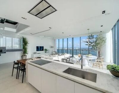 Stunning 3-Bedroom Upper Penthouse with Private Rooftop Pool